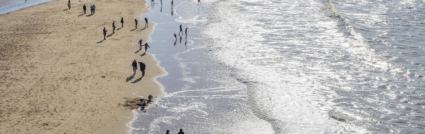 Coast line with people