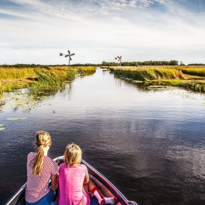 Kids on a boat in the Weerribben-Wieden