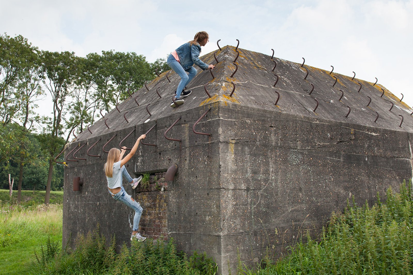 New Dutch Waterline climbing children