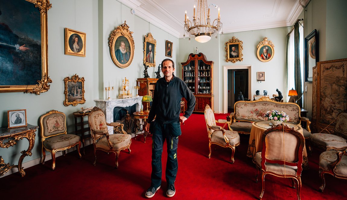 eroen Simonis posing in room House Doorn