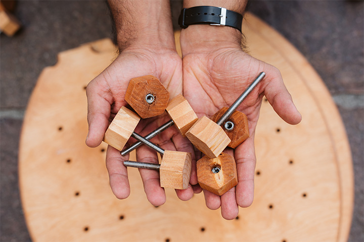 Portraitphoto Ashardeen hands with parts